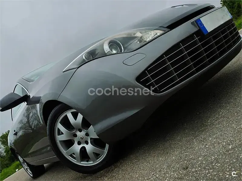 Usado Renault Laguna Coupé 150 CV (110 kW) 2009 Gris / plata Coupe