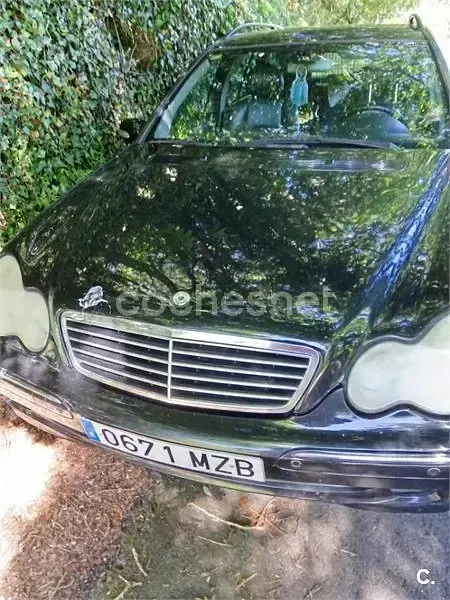 Usado Mercedes C220 Avantgarde 143 CV (105 kW) 2001 Negro Familiar