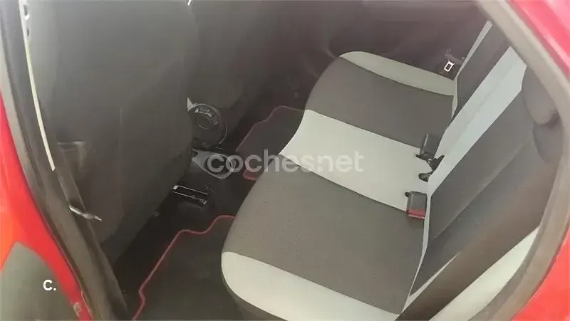 Używany Toyota Aygo X-cite 69 KM (50 kW) 2016 Czerwony Hatchback