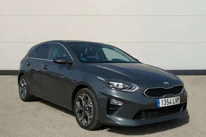 Usado Kia Ceed 136 CV (100 kW) 2021 Negro Utilitario