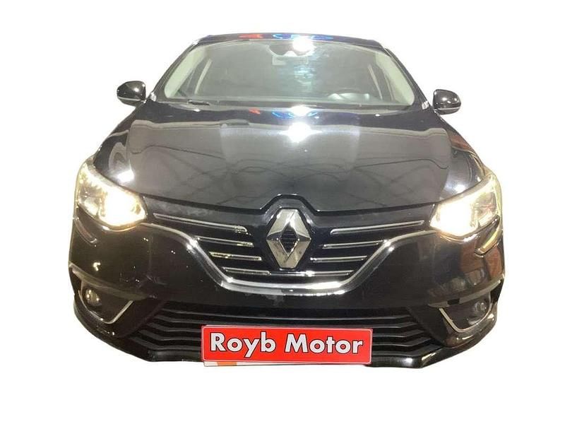 Usado Renault Mégane IV Zen 140 CV (102 kW) 2019 Negro Utilitario