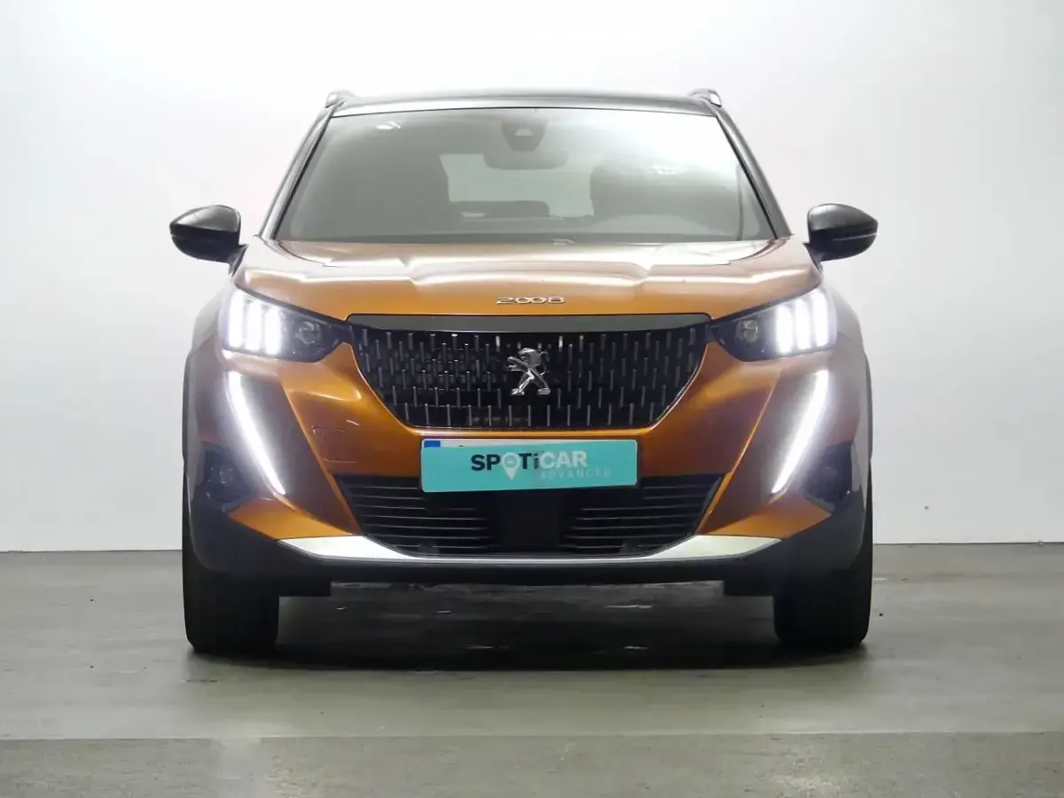Usado Peugeot 2008 GT-line 130 CV (95 kW) 2020 Naranja SUV