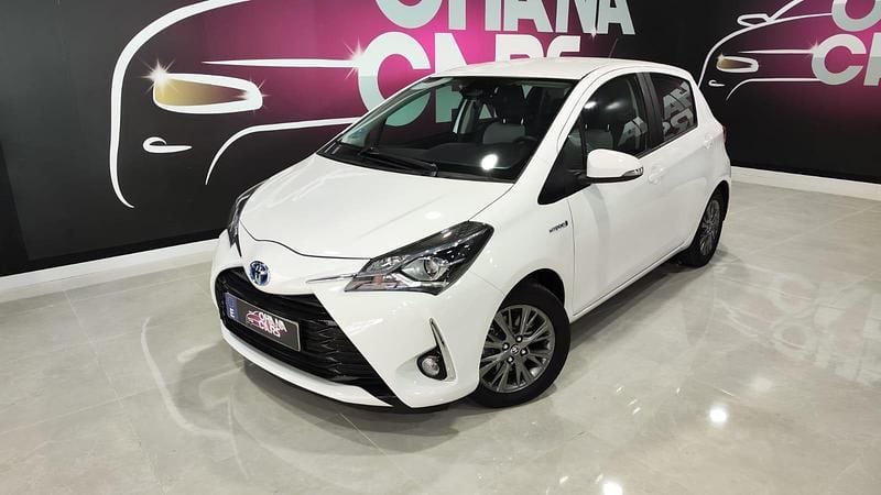 Usado Toyota Yaris Hybrid Active 100 CV (73 kW) 2019 Blanco Utilitario