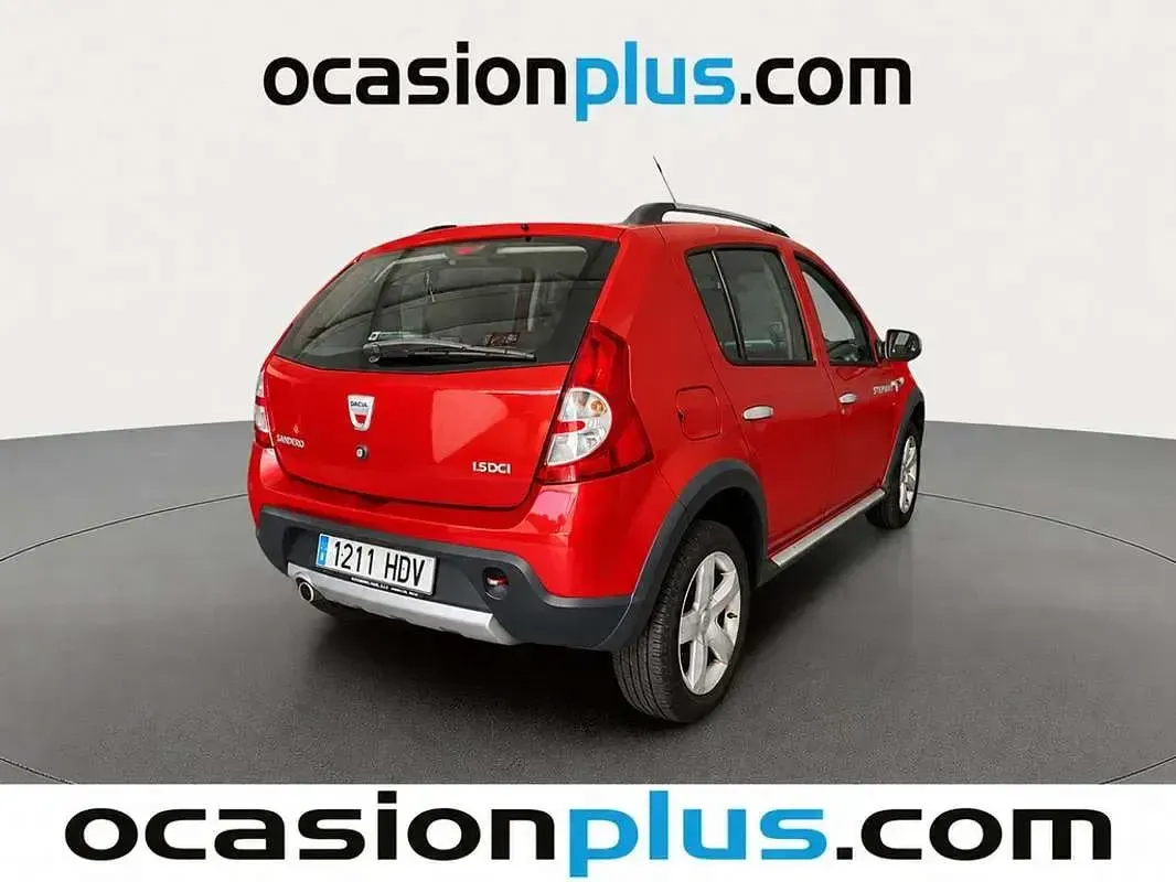 Usado Dacia Sandero Stepway 90 CV (66 kW) 2011 Rojo Utilitario