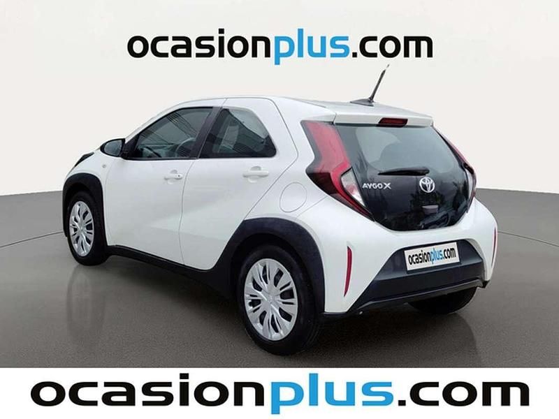 Usado Toyota Aygo Play 72 CV (52 kW) 2023 Blanco Utilitario