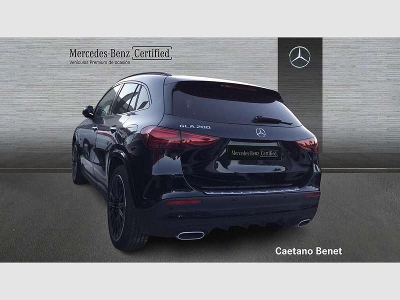 Usado Mercedes GLA200 163 CV (119 kW) 2025 Negro SUV