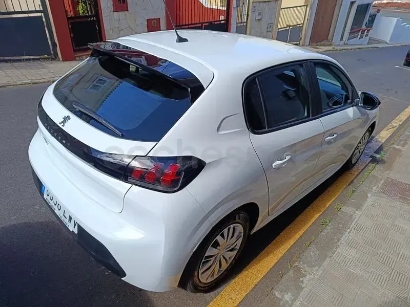 Usado Peugeot 208 Active 100 CV (73 kW) 2022 Blanco Utilitario