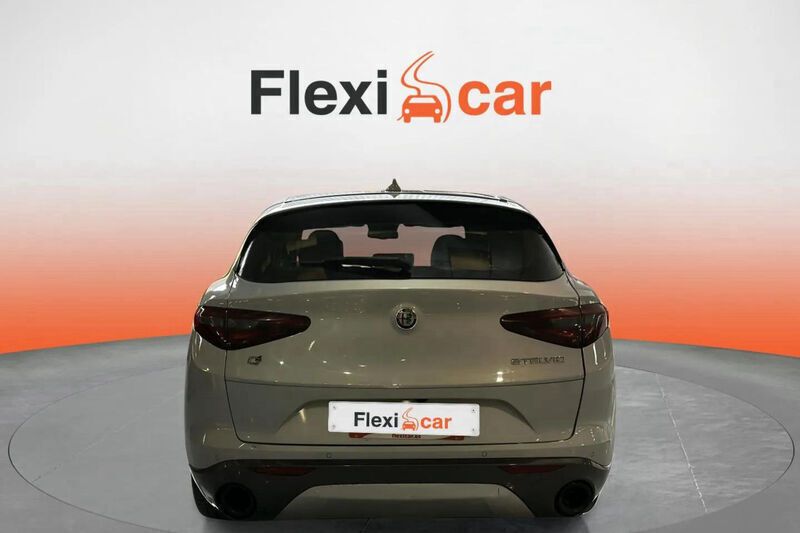 Usado Alfa Romeo Stelvio Ti 211 CV (155 kW) 2022 Blanco SUV