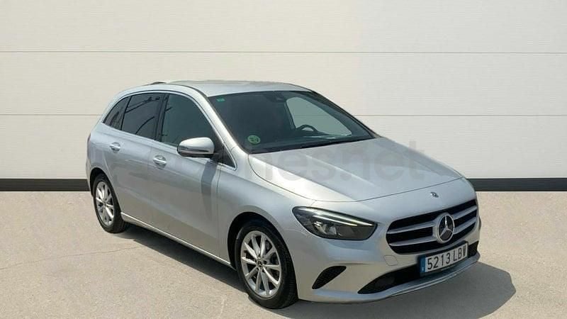 Usado Mercedes B180 136 CV (100 kW) 2019 Gris / plata Monovolumen