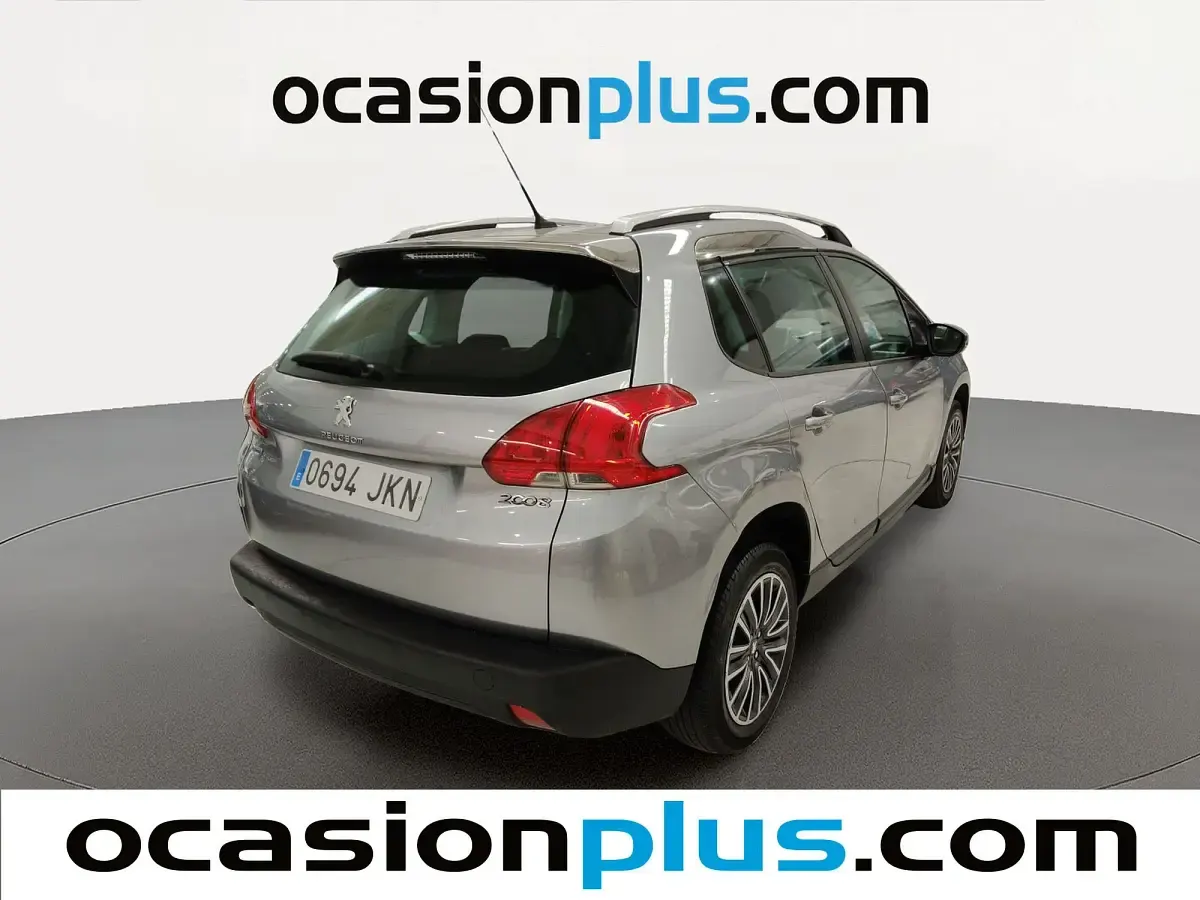 Usado Peugeot 2008 Active 100 CV (73 kW) 2015 Gris SUV