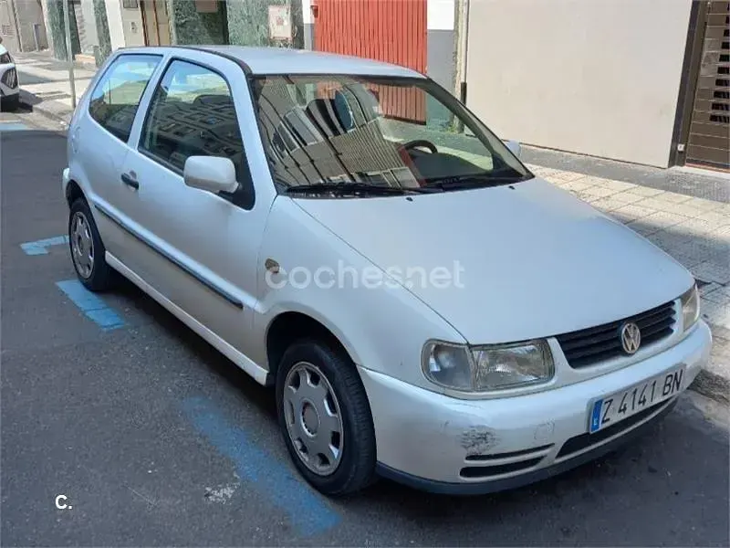 Usado VW Polo Conceptline 50 CV (36 kW) 1999 Blanco Berlina