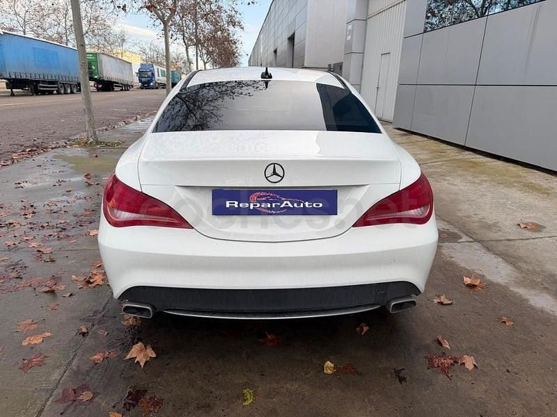 Usado Mercedes CLA220 Urban 170 CV (125 kW) 2014 Blanco Berlina