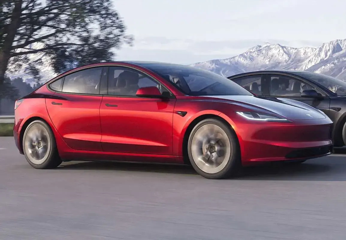 Usado Tesla Model 3 Standard Range 208 kW (283 CV) 2024 Rojo Berlina