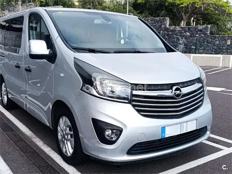 Usado Opel Vivaro 145 CV (106 kW) 2015 Gris / plata Monovolumen