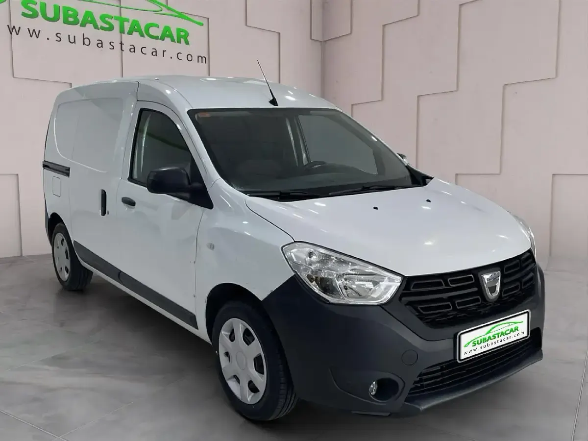 Usado Dacia Dokker Essentiel 110 CV (80 kW) 2021 Blanco Monovolumen