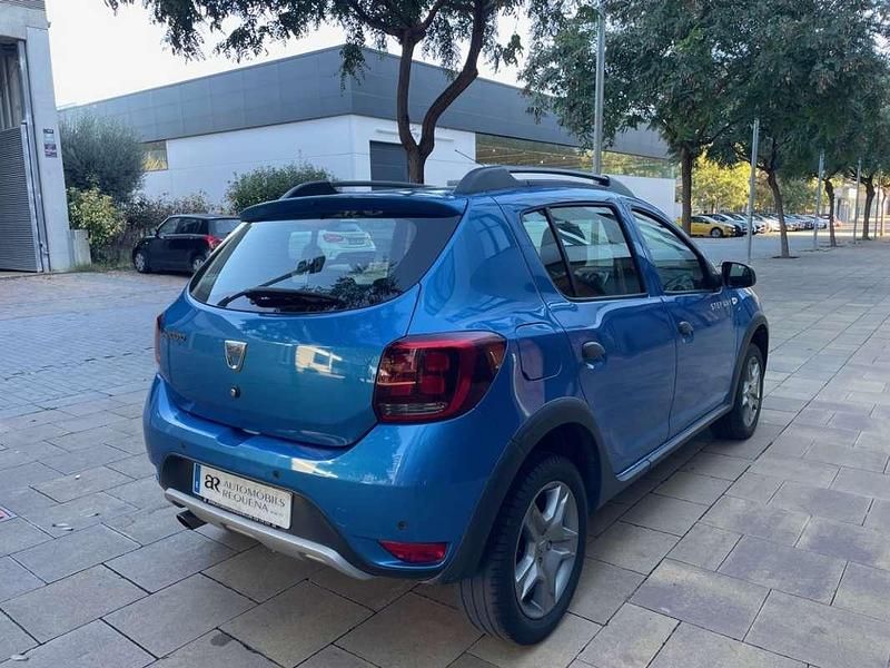 Usado Dacia Sandero Comfort 90 CV (66 kW) 2019 Blanco Utilitario