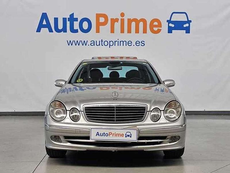Usado Mercedes E240 Avantgarde 177 CV (130 kW) 2002 Gris / plata Berlina