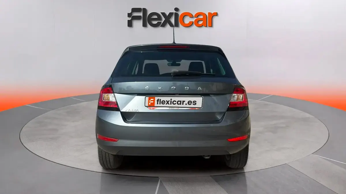 Usado Skoda Fabia Ambition 95 CV (69 kW) 2020 Gris Utilitario