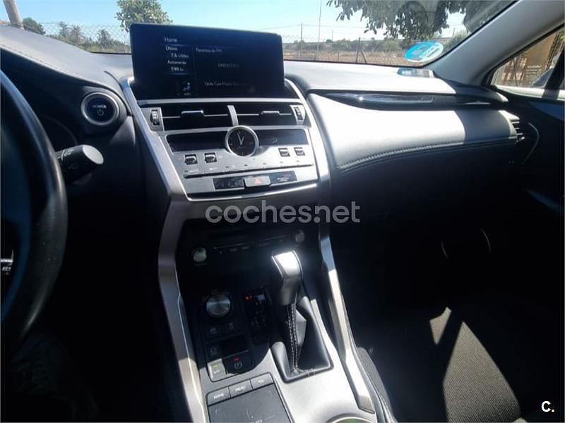 Usado Lexus NX300h Business Edition 197 CV (144 kW) 2021 Gris / plata SUV