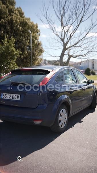 Usado Ford Focus Trend 100 CV (73 kW) 2005 Azul Berlina
