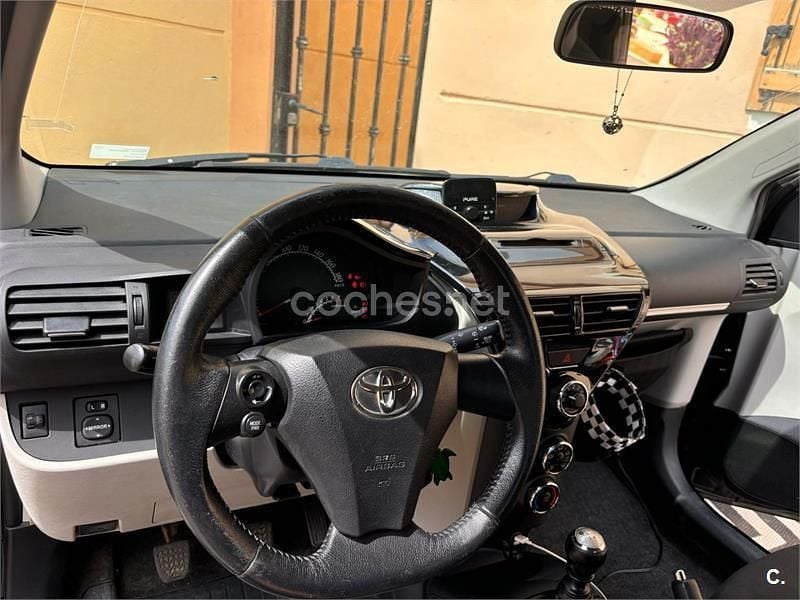 Usado Toyota iQ 68 CV (50 kW) 2013 Negro Utilitario