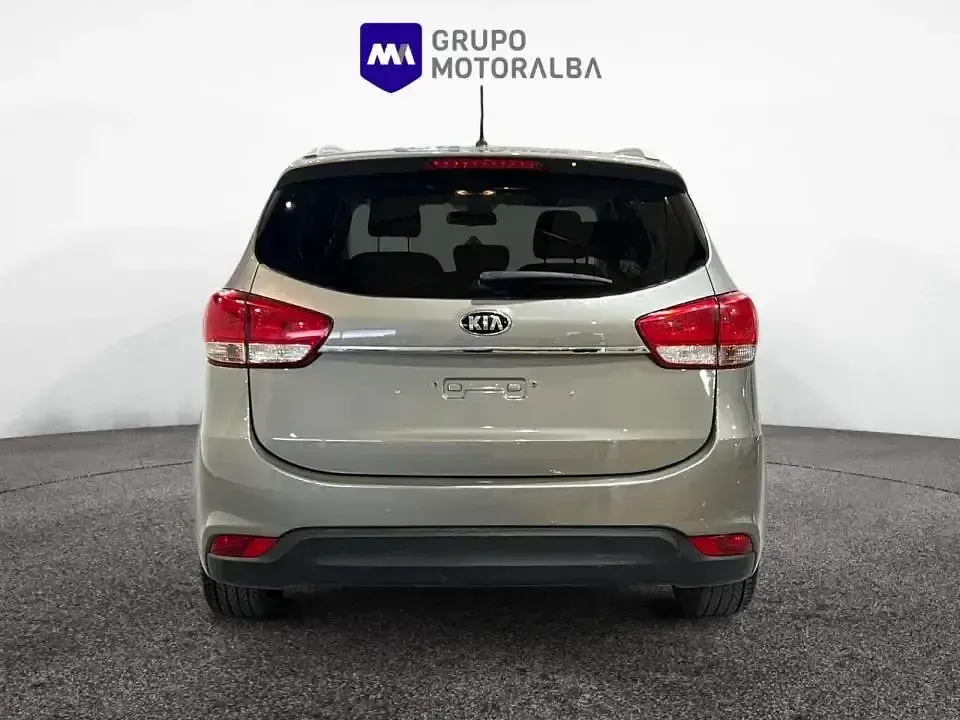 Usado Kia Carens 135 CV (99 kW) 2016 Gris / plata Monovolumen