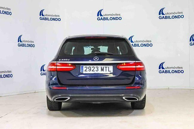 Usado Mercedes E220 194 CV (142 kW) 2020 Azul Familiar