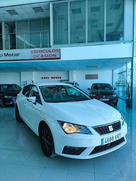 Usado Seat Leon Style 130 CV (95 kW) 2018 Blanco Berlina