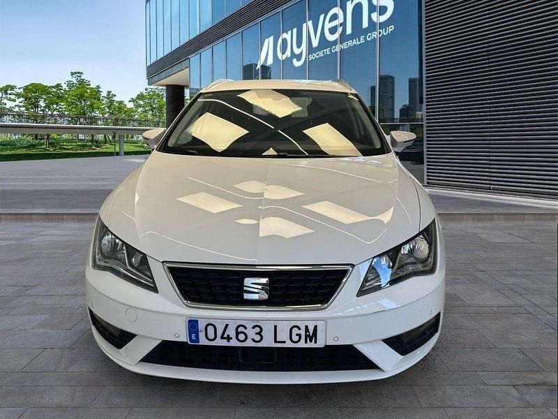 Usado Seat Leon Style 115 CV (84 kW) 2020 Blanco Familiar