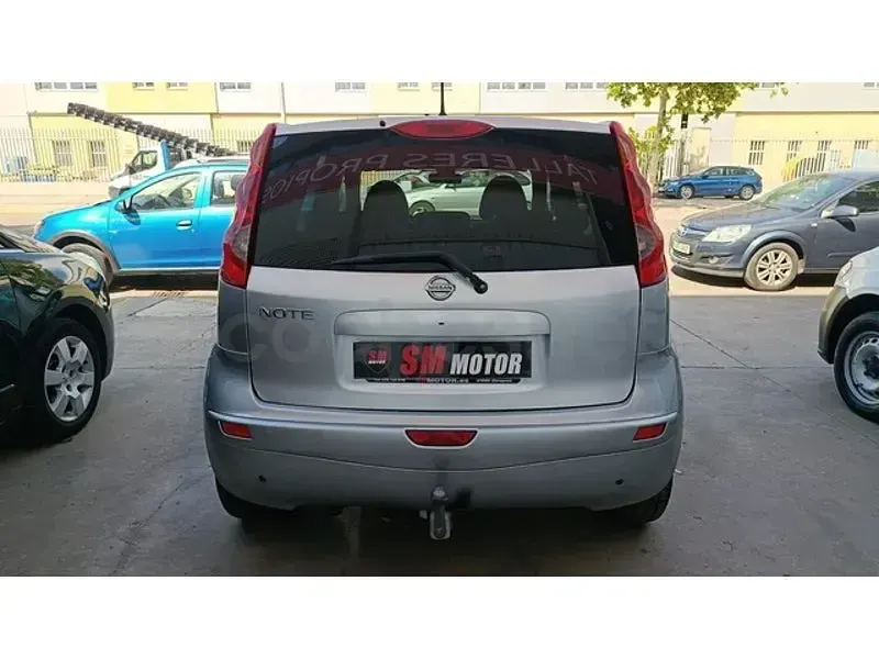 Usado Nissan Note Acenta 110 CV (80 kW) 2008 Gris / plata Utilitario