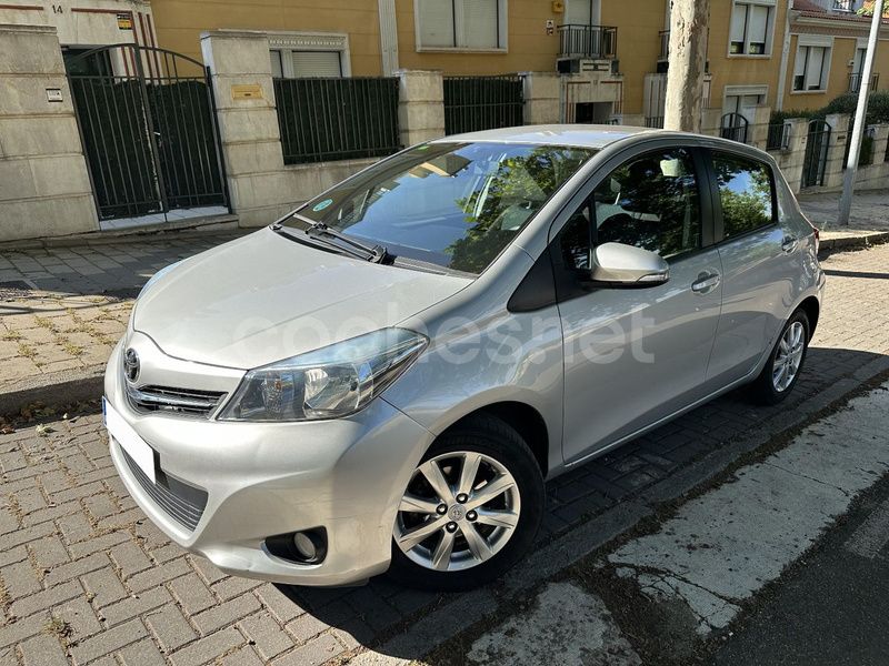 Gris / plata Usado 2012 Toyota Yaris Active Berlina | 8990 € (Precio justo) - Imagen 1/4