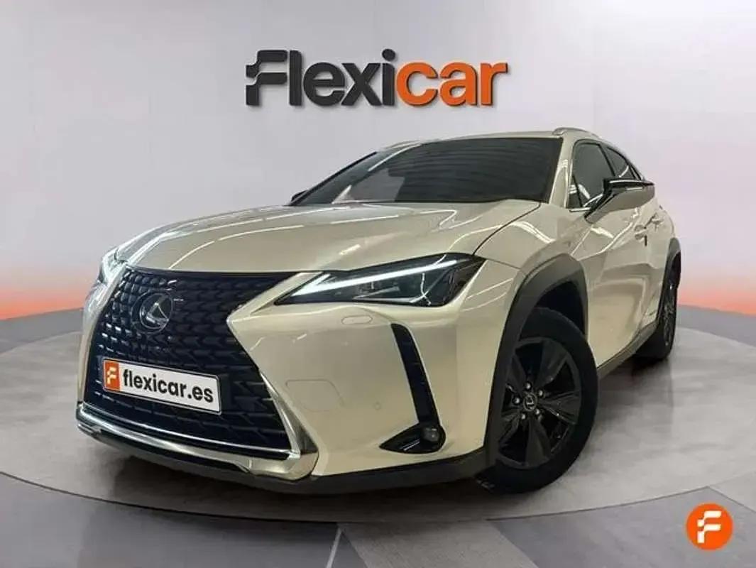 Usado Lexus UX 250h Business Edition 184 CV (135 kW) 2021 Blanco SUV