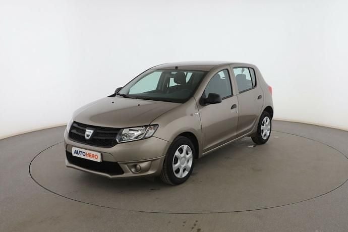 Beige Usado 2015 Dacia Sandero Ambiance Utilitario | 8299 € (Precio justo) - Imagen 1/3