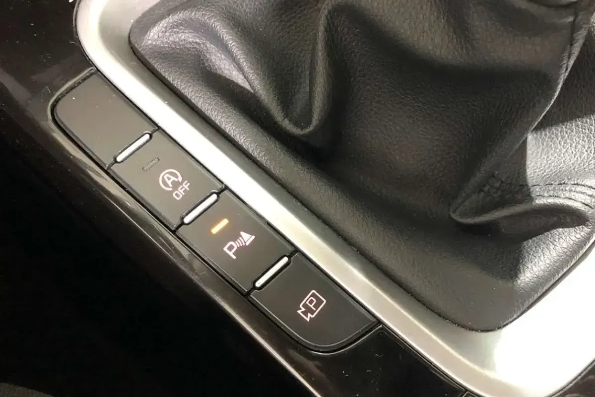 Usado Kia Ceed 120 CV (88 kW) 2023 Verde Utilitario
