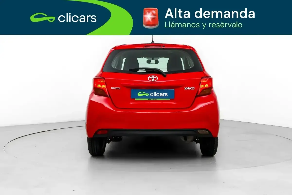 Usado Toyota Yaris City 99 CV (72 kW) 2015 Rojo Utilitario
