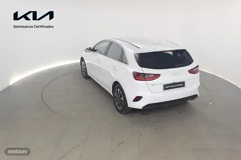 Usado Kia Ceed 100 CV (73 kW) 2025 Blanco Utilitario