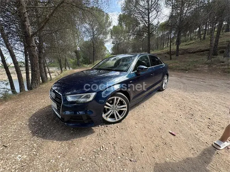 Usado Audi A3 S-Line 116 CV (85 kW) 2019 Azul Berlina