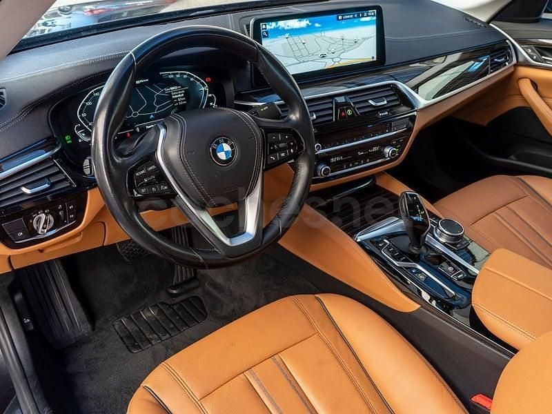 Usado BMW 530e Comfort Edition 292 CV (214 kW) 2020 Gris / plata Berlina