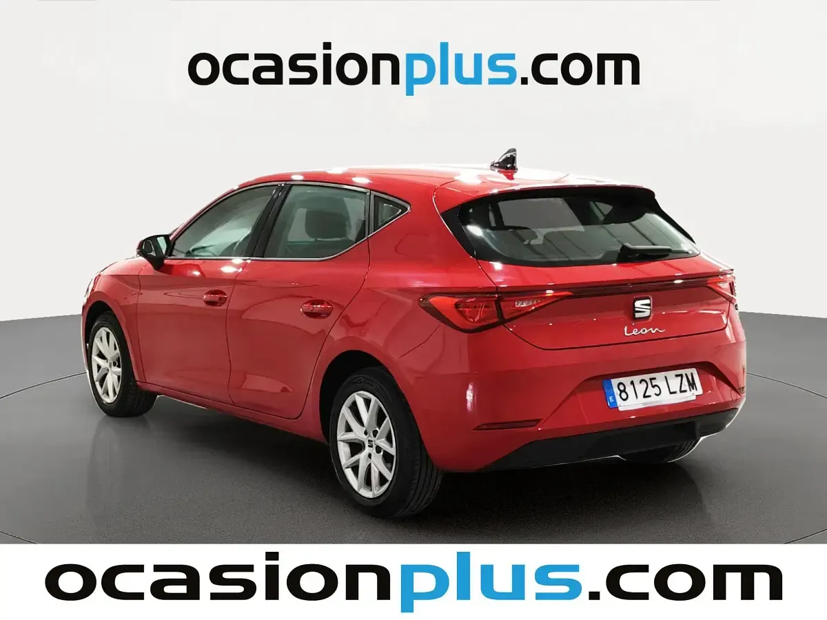 Usado Seat Leon Reference 110 CV (80 kW) 2022 Rojo Utilitario