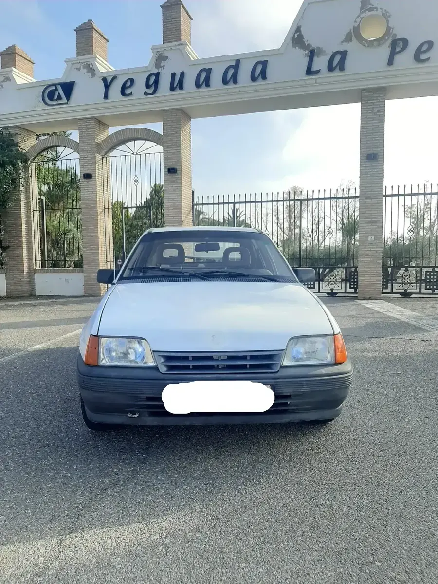 Usado Opel Kadett 57 CV (41 kW) 1990 Blanco Utilitario