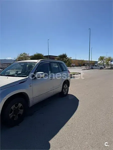 Usado Suzuki Grand Vitara 129 CV (94 kW) 2006 Gris / plata SUV