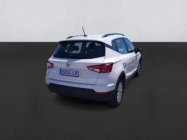 Usado Seat Arona Style 110 CV (80 kW) 2021 Blanco SUV