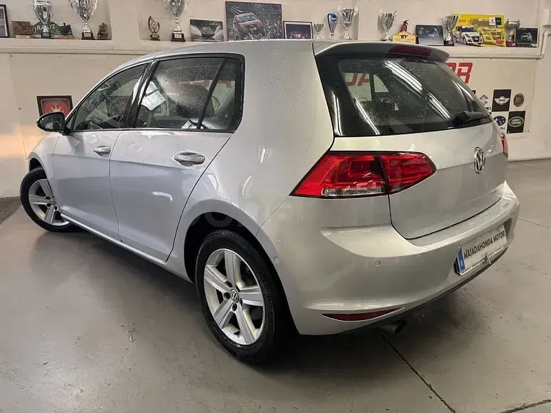Usado VW Golf VII Business 105 CV (77 kW) 2014 Gris / plata Berlina