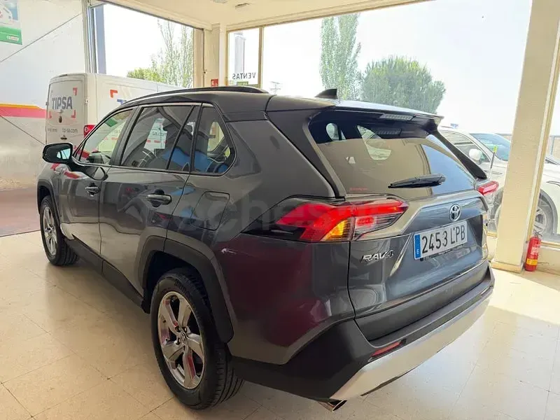 Usado Toyota RAV4 Hybrid Advance 218 CV (160 kW) 2021 Gris / plata SUV