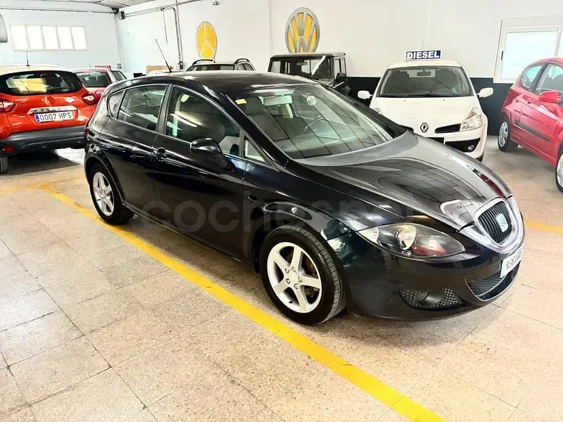 Usado Seat Leon Sport 105 CV (77 kW) 2006 Negro Utilitario