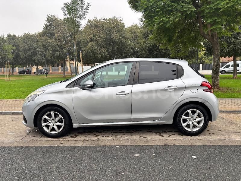 Usado Peugeot 208 Active 75 CV (55 kW) 2016 Gris / plata Utilitario