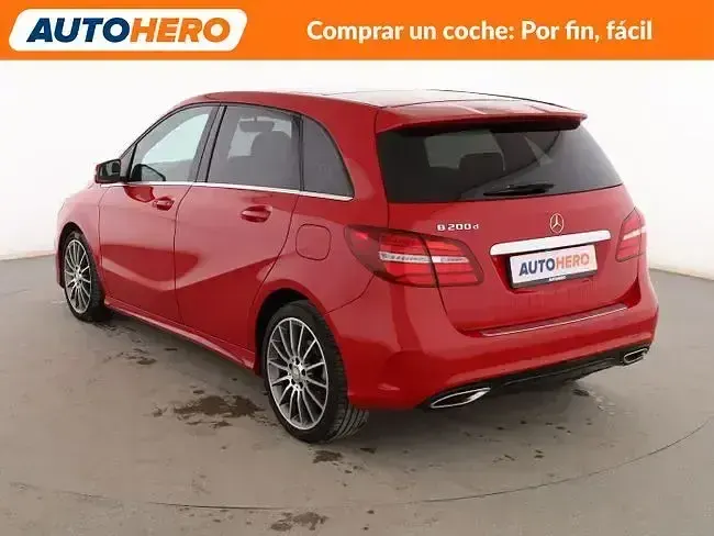 Usado Mercedes B200 AMG line 136 CV (100 kW) 2016 Rojo Utilitario