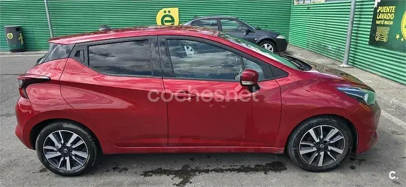 Usado Nissan Micra Acenta 90 CV (66 kW) 2017 Rojo Utilitario