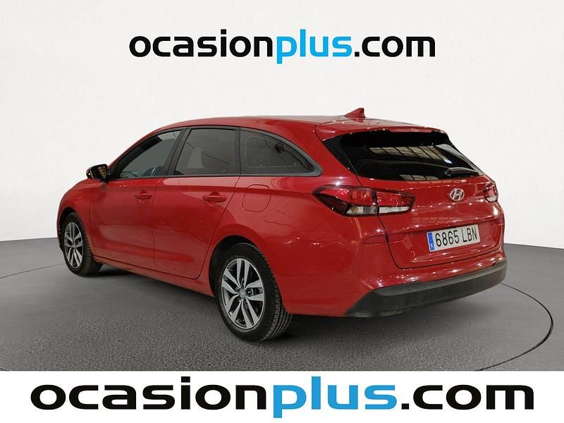 Usado Hyundai i30 116 CV (85 kW) 2019 Rojo Familiar