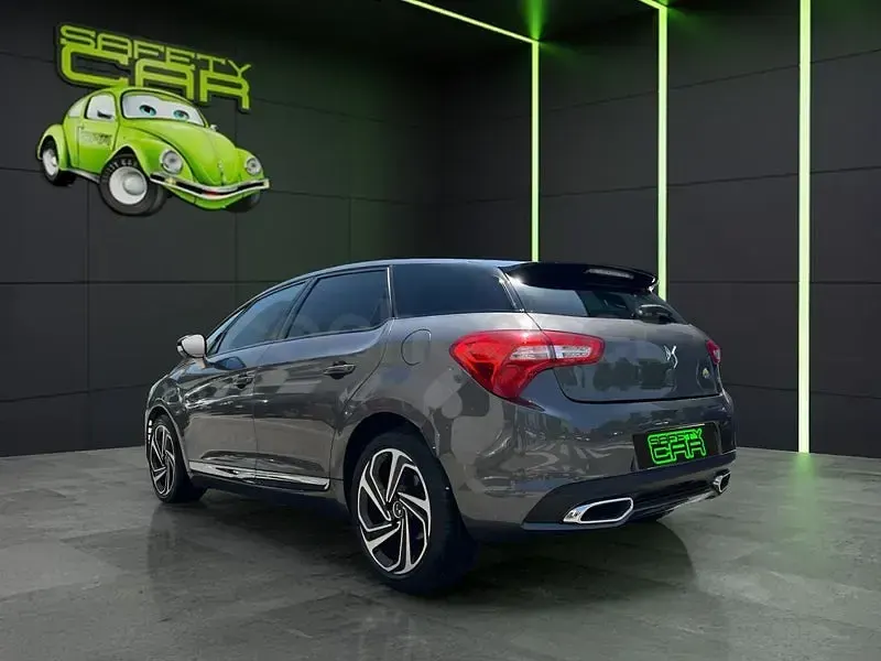 Usado DS Automobiles DS5 Design 150 CV (110 kW) 2016 Gris / plata Utilitario
